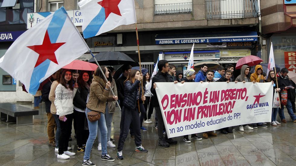 Cientos de paraguas en las inmediaciones de la catedral