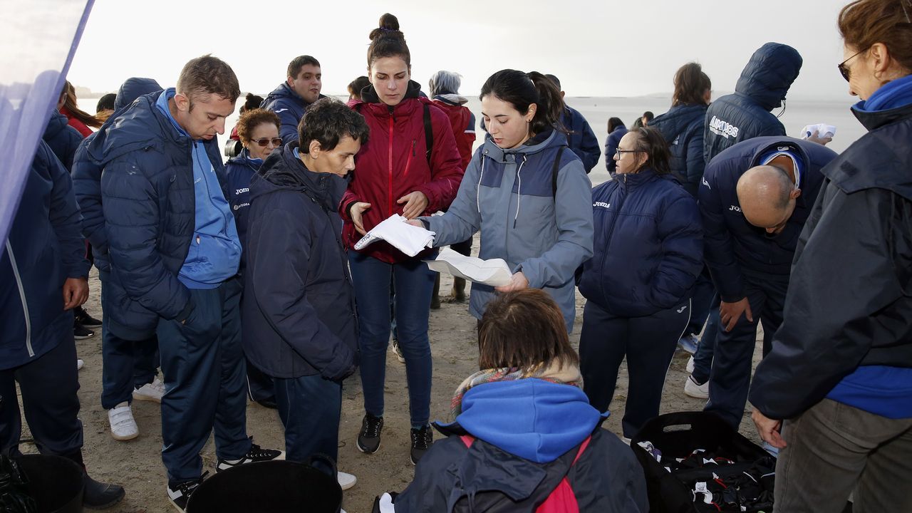 boiro. limpieza de playa de barraña del programa ecomar de jealsa