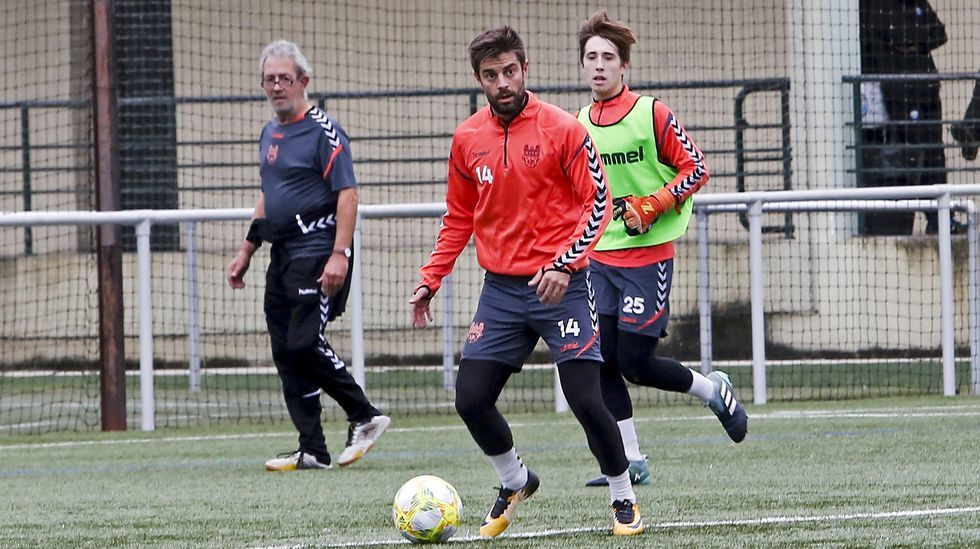 Entrenamiento del Pontevedra CF en A Xunqueira