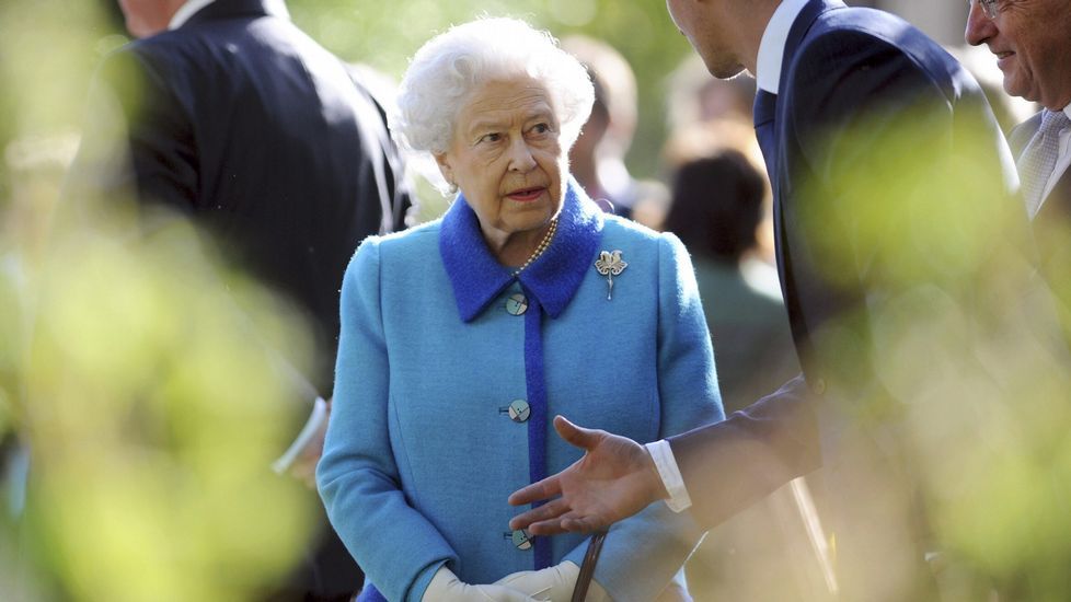 41. Reina Isabel II