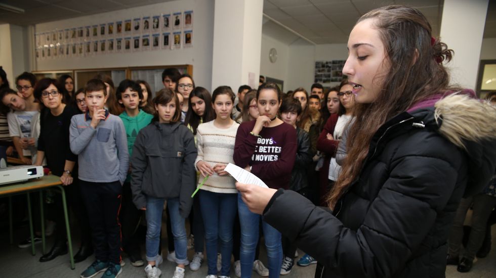 Acto reivindicativo en el instituto carballés Isidro Parga Pondal