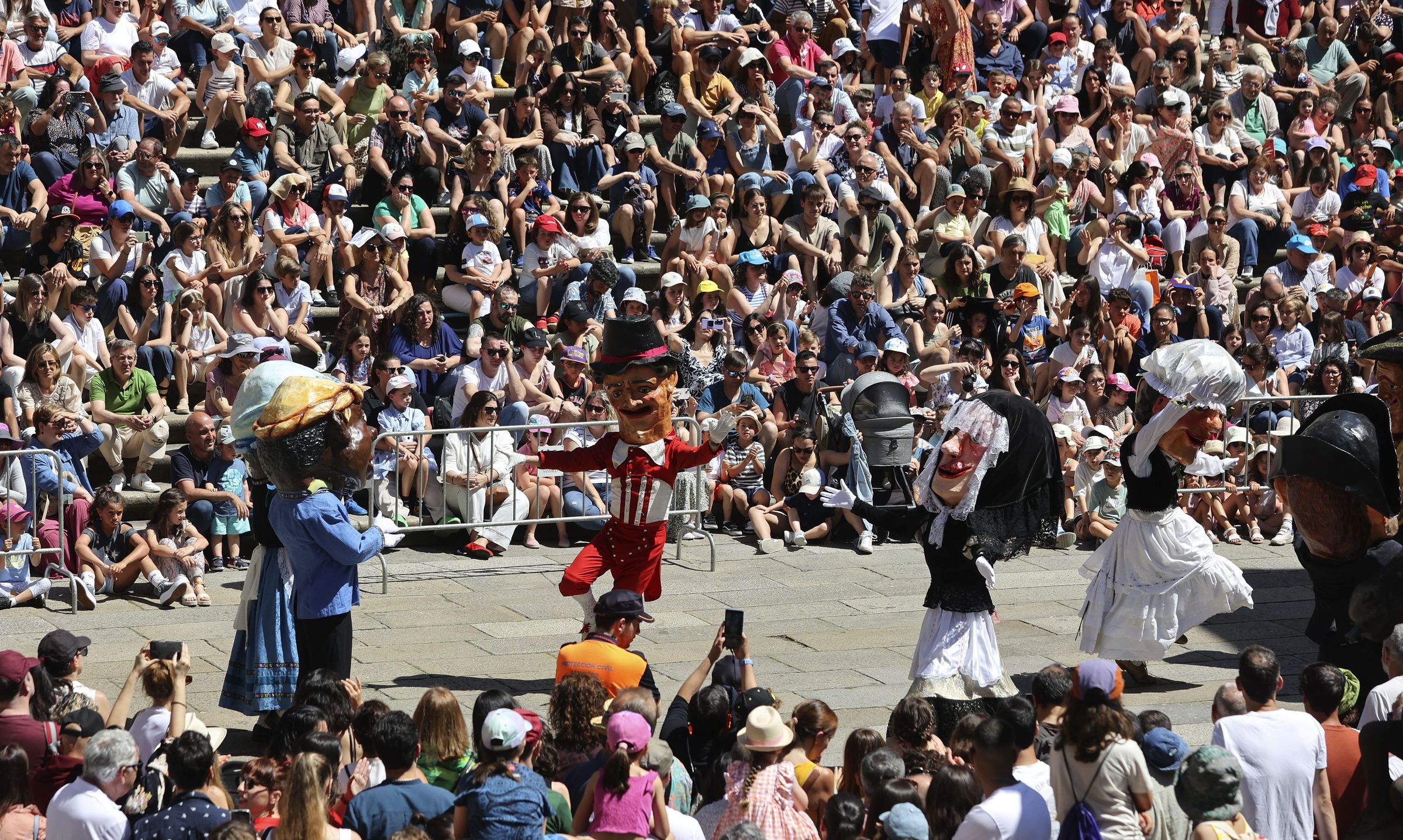 Actuacins dos cabezudos durante as festas da Ascensin. 29/05/2025