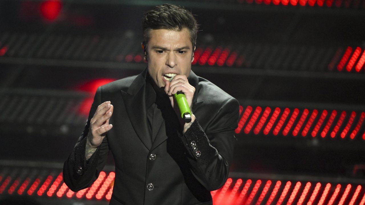Exposici�n de vestidos de la reina Isabel II.Una imagen de Fedez tomada durante la pasada edici�n del festival Sanremo.