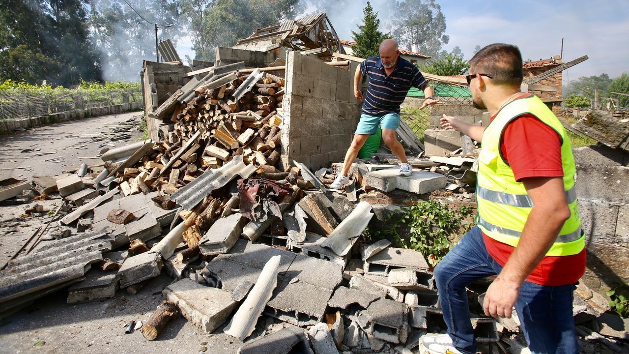 El diá después a la explosión mortal en Tui