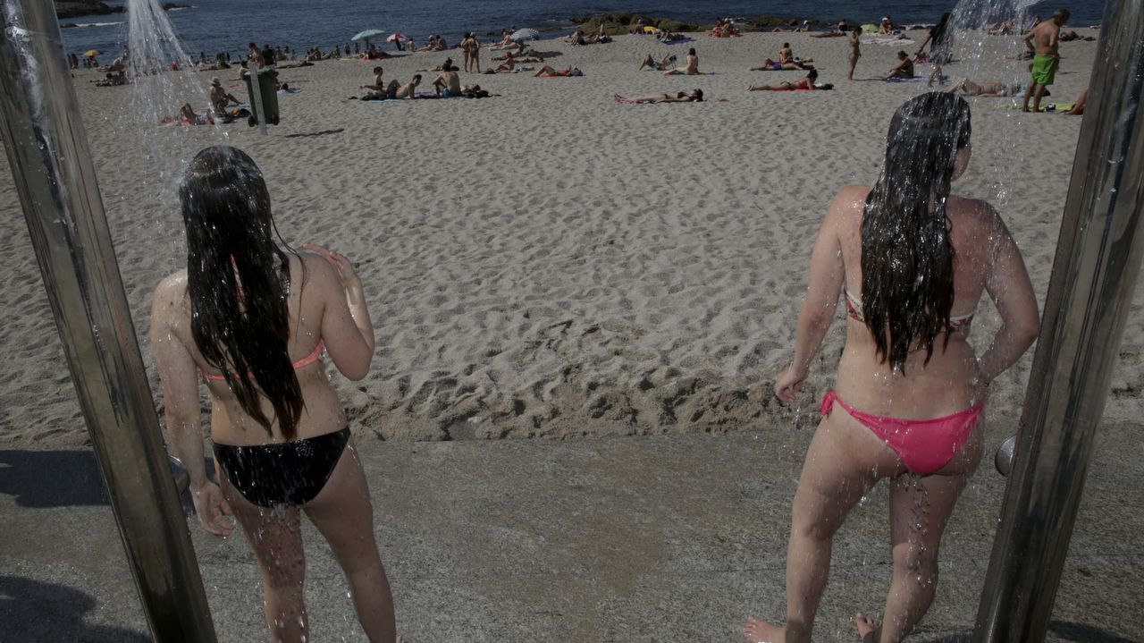 DÍA DE CALOR EN LA PLAYA DE RIAZOR