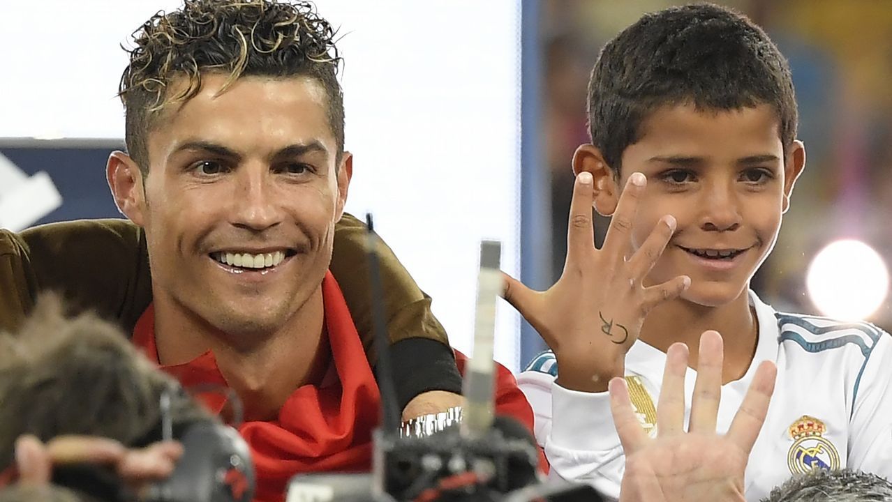 El hijo de Cristiano Ronaldo se hace su primer tatuaje