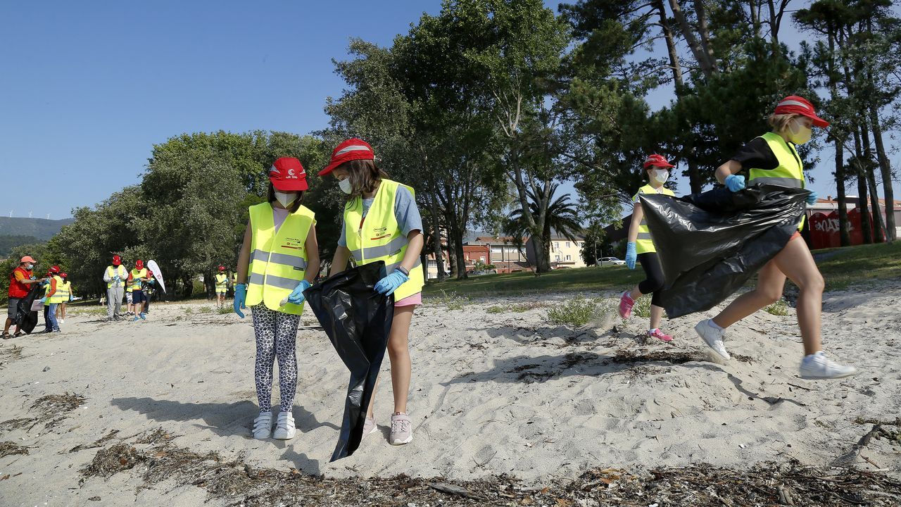 Programa Ludieduca de Jealsa y La Cruz Roja con motivo del día de los océanos en Barraña y o Areal
