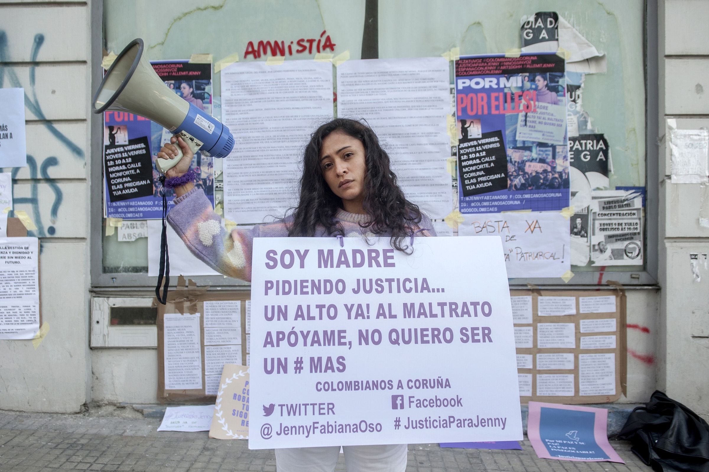 Jenny Fabiana Osorio protestou durante unha semana fronte aos xulgados de A Coru�a para conseguir que as visitas do seu fillo ao seu pai se fixesen de maneira tutelada. 12/11/2021