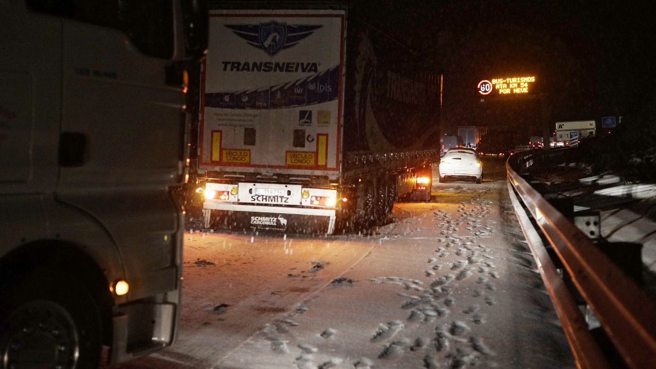 Nevada anoche en la A-52 entre Verín y Riós