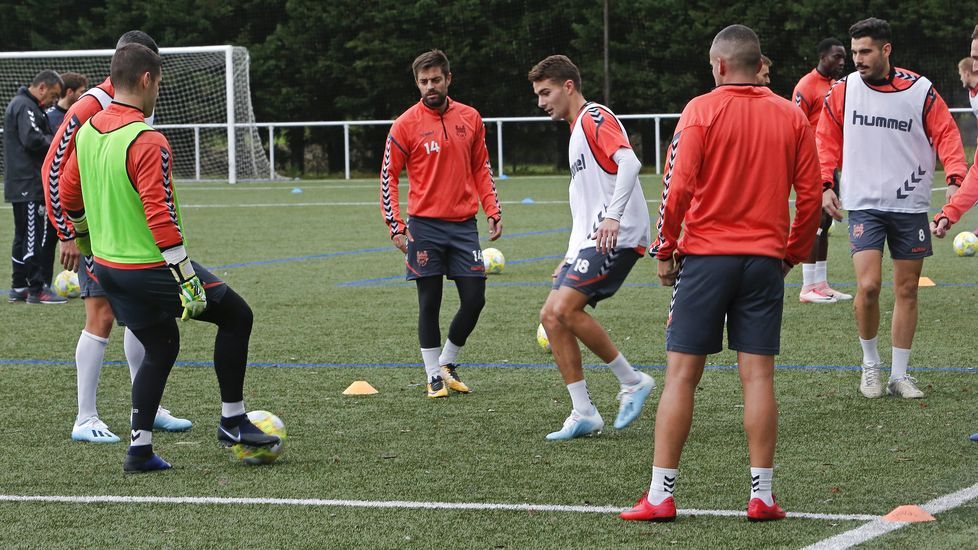 Entrenamiento del Pontevedra CF en A Xunqueira