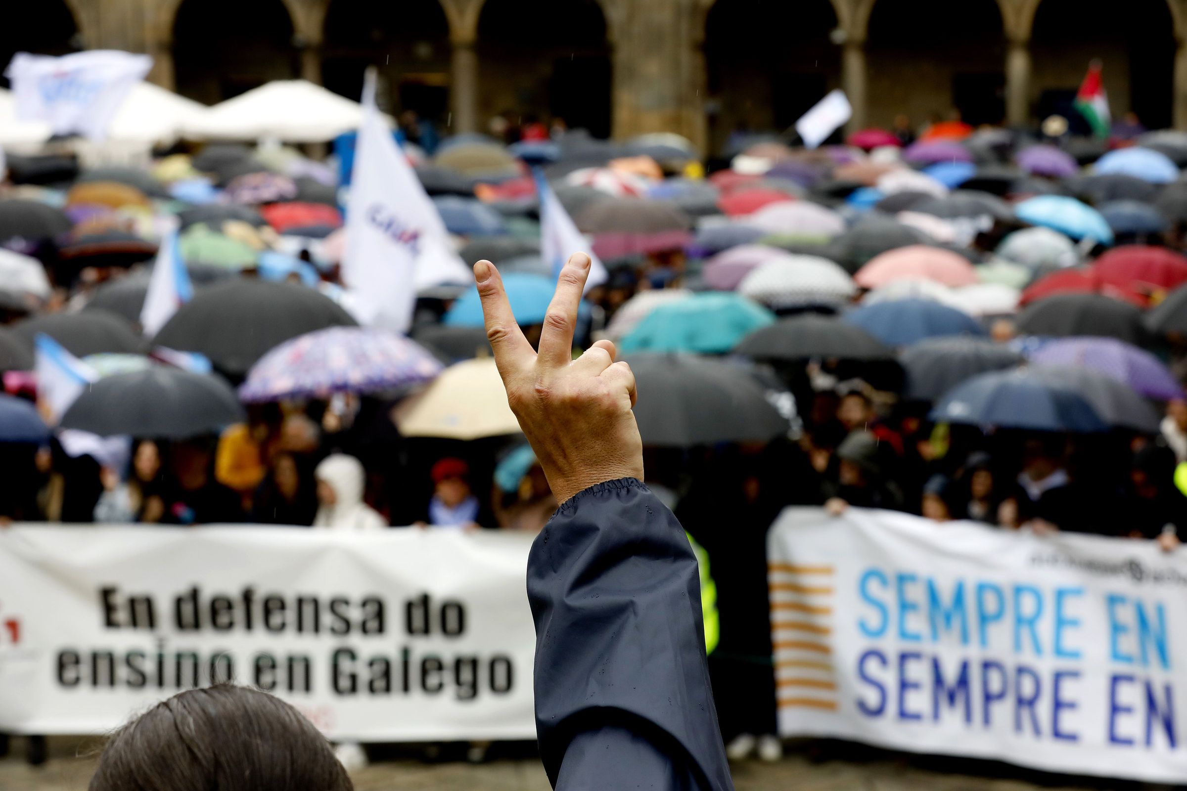 Manifestacin polo Da das Letras Galegas na Praza da Quintana. 17/05/2024