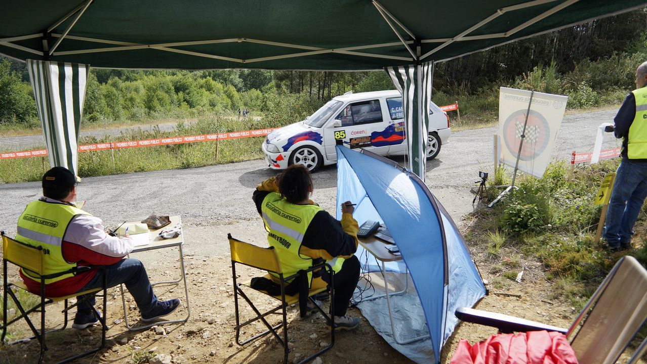 A todo gas en el pueblo de Barroso.La curva del Cruceiro fue un buen escenario para disfrutar del Rali de Ourense