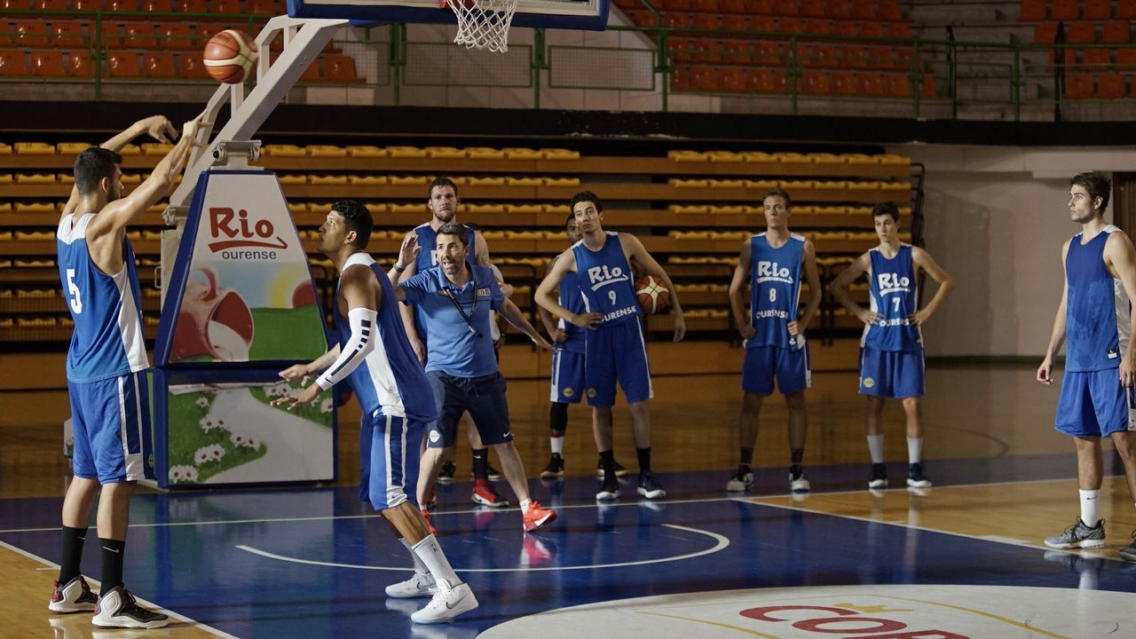 El nuevo COB empieza a entrenar.El equipo toma contacto con las canastas del Pazo