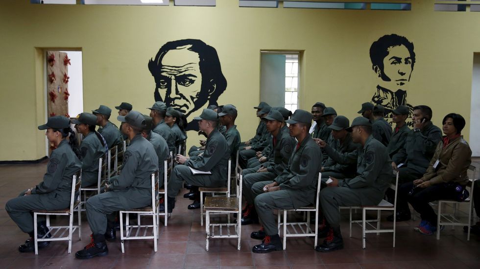 La esposa de Leopoldo López, Lilian Tintori, votando en Caracas.
