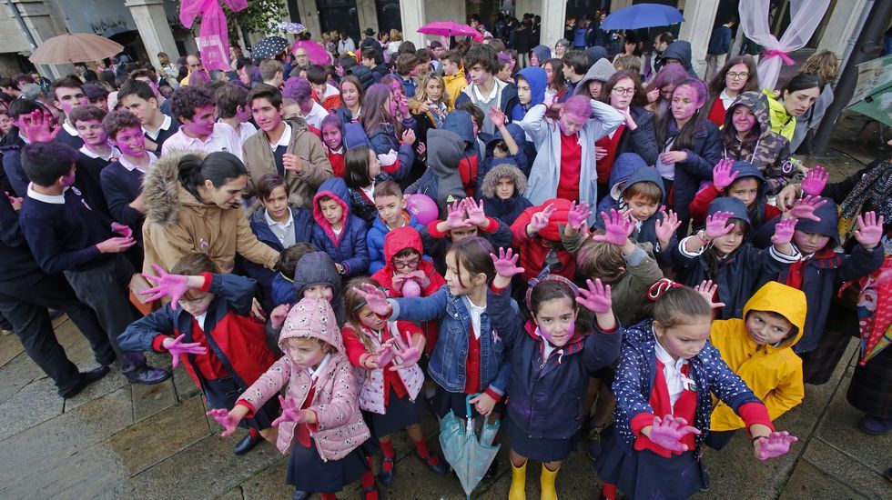 Manos levantadas por el cáncer de mama