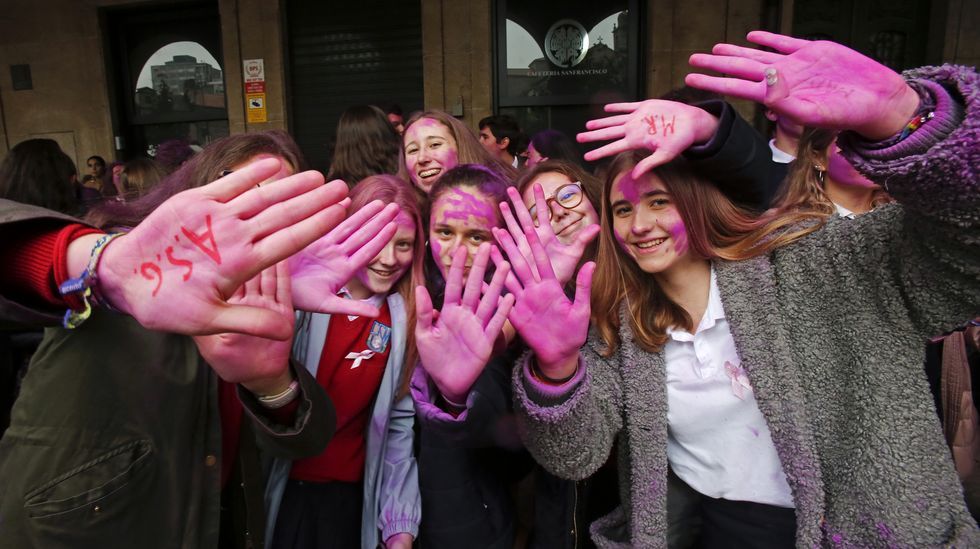 Manos levantadas por el cáncer de mama