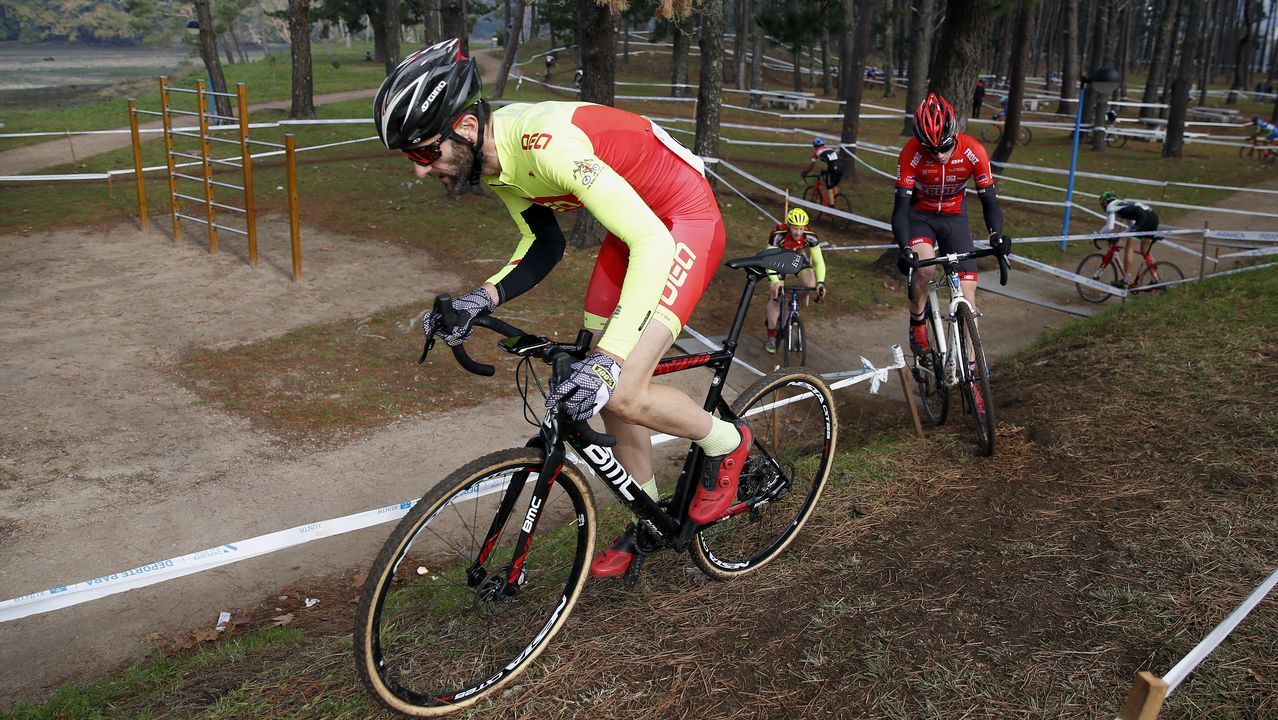 Prueba de Ciclocrós en el Pinar del paseo martítimo de Praia Xardín.
