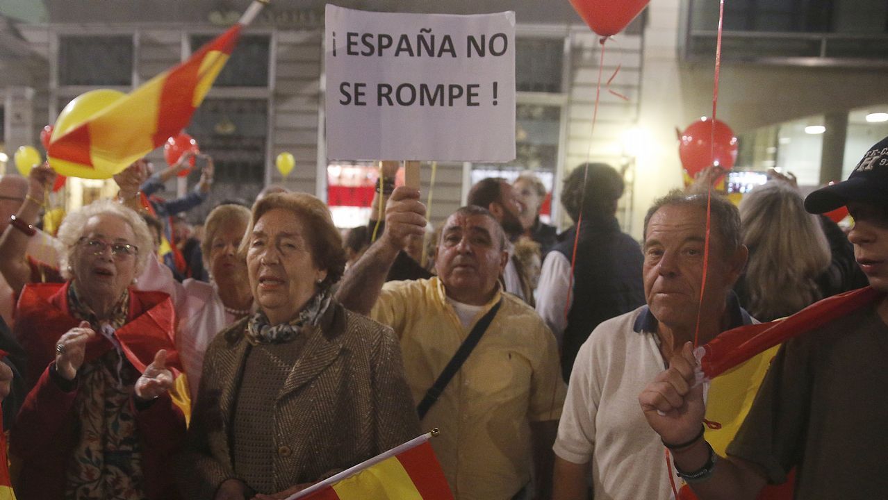 OBELISCO CONCENTRACION EN DEFENSA DE LA UNIDAD DE LA PATRIA COMUN DE TODOS LOS ESPAÑOLES LIBRES E IGUALES