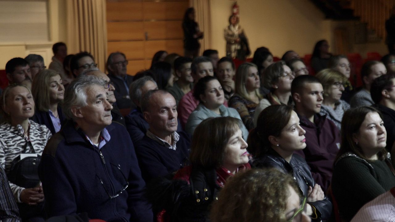 Alberto Chicote visita los bancos marisqueros de Testal en Noia