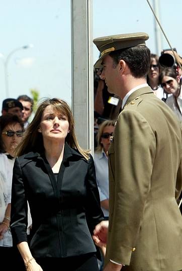 En el funeral de Estado por seis soldados fallecidos en Líbano, en 2007, visiblemente emocionada.