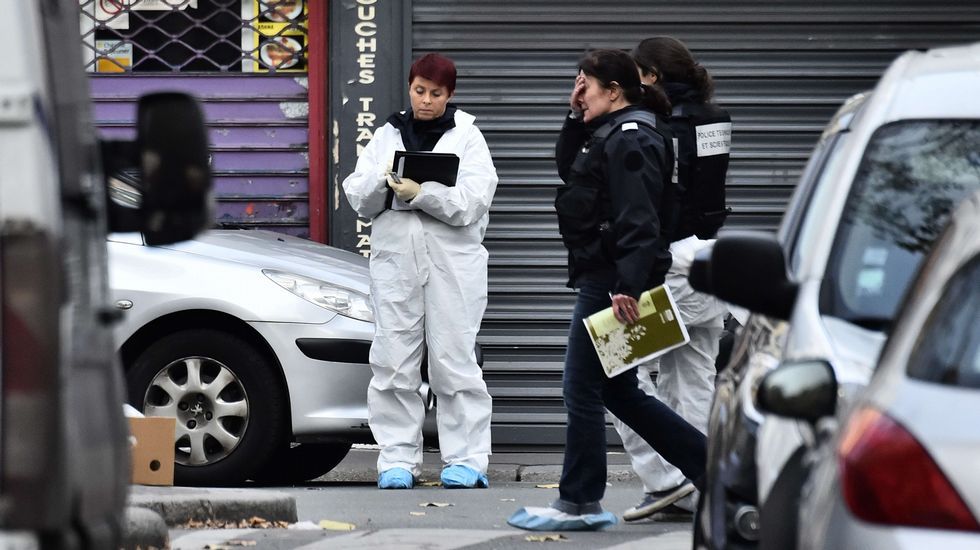 Forenses cerca de la Rue de Charonne en Paris