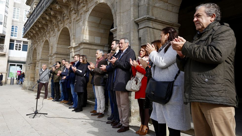 Minuto de silencio ante el Ayuntamiento de Lugo.