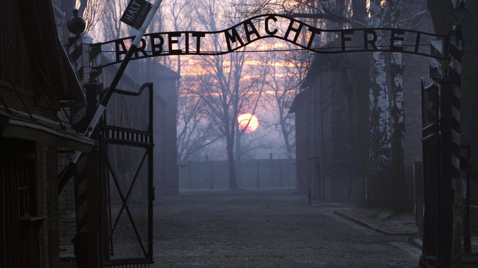 Año bisiesto | Los nazis levantaron el campo de concentración de Auschwitz (Polonia) en 1940. Dentro de sus alambradas fueron exterminadas más de un millón de personas. En su mayoría, judós.