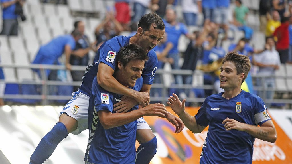 Jonathan Vila celeba un gol con Linares