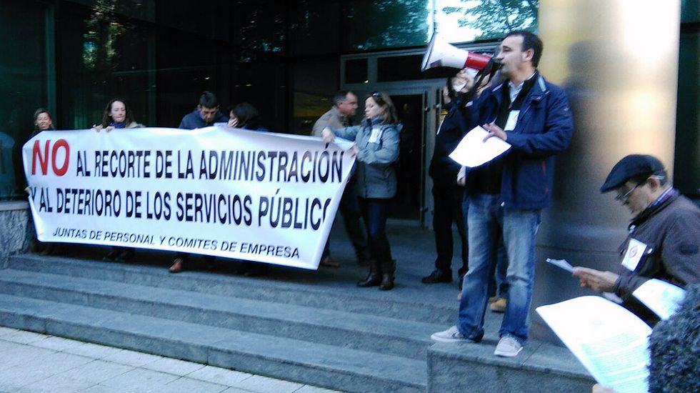 Concentración de trabajadores, funcionarios y laborales, del Principado para recuperar la jornada de 35 horas