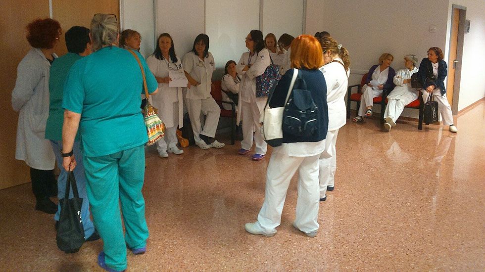 Trabajadores del hospital de Cabueñes protestan por la saturación de trabajo causada por la gripe