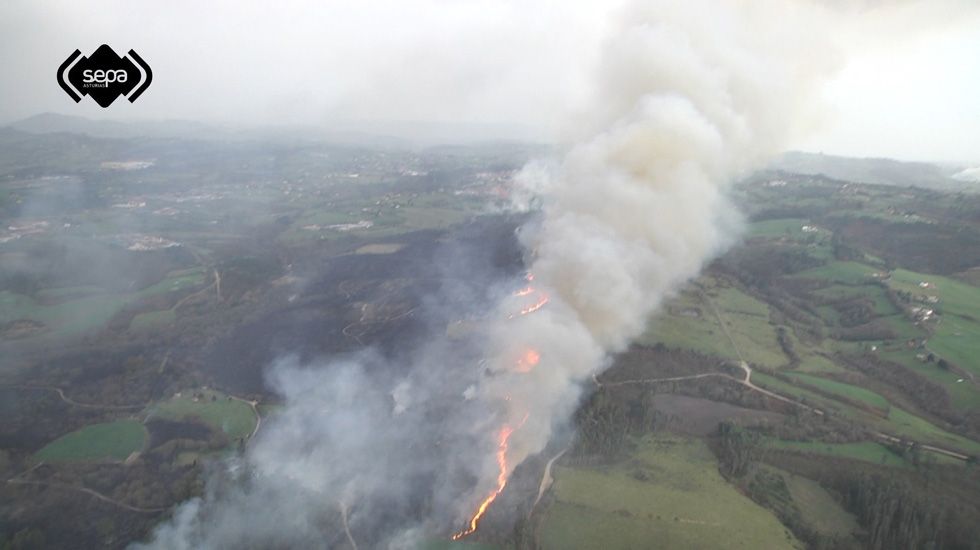 Uno de los incendios acaecidos en Asturias en diciembre 2015