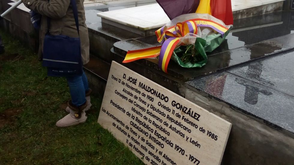 Placa conmemorativa al político asturiano José Maldonado
