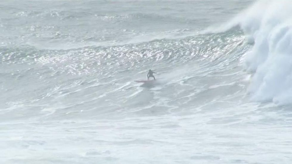Cazadores de olas gigantes cabalgan &laquo;The big&raquo;