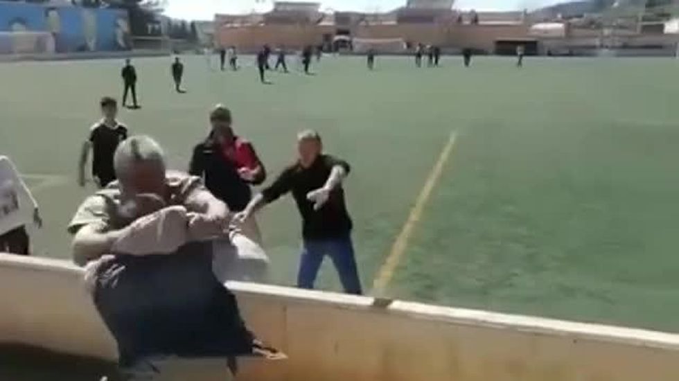 El narcisismo de los padres propicia las peleas en las gradas