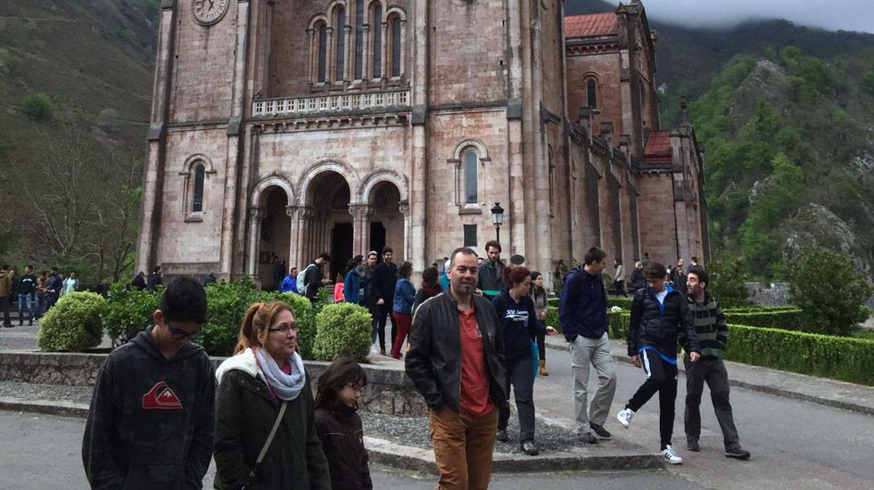 Los turistas llenan Covadonga