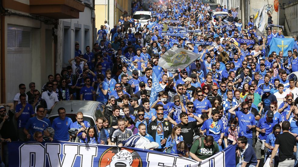 Los aficionados del Oviedo invaden Lugo