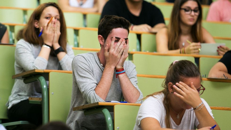 Alumnos justo antes de iniciar una prueba de selectividad