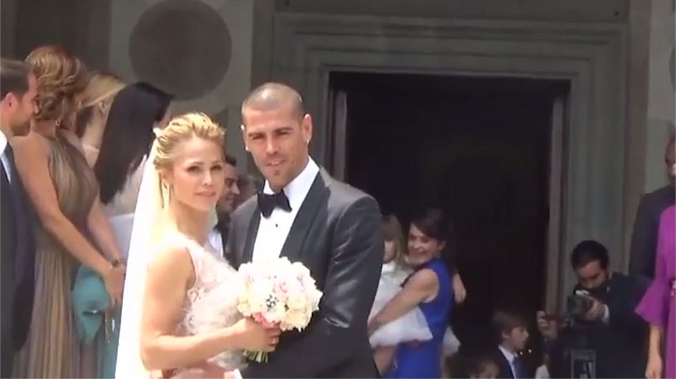 V&iacute;ctor Vald&eacute;s y Yolanda Cardona se dan el 's&iacute; quiero' rodeados de exjugadores del Bar&ccedil;a