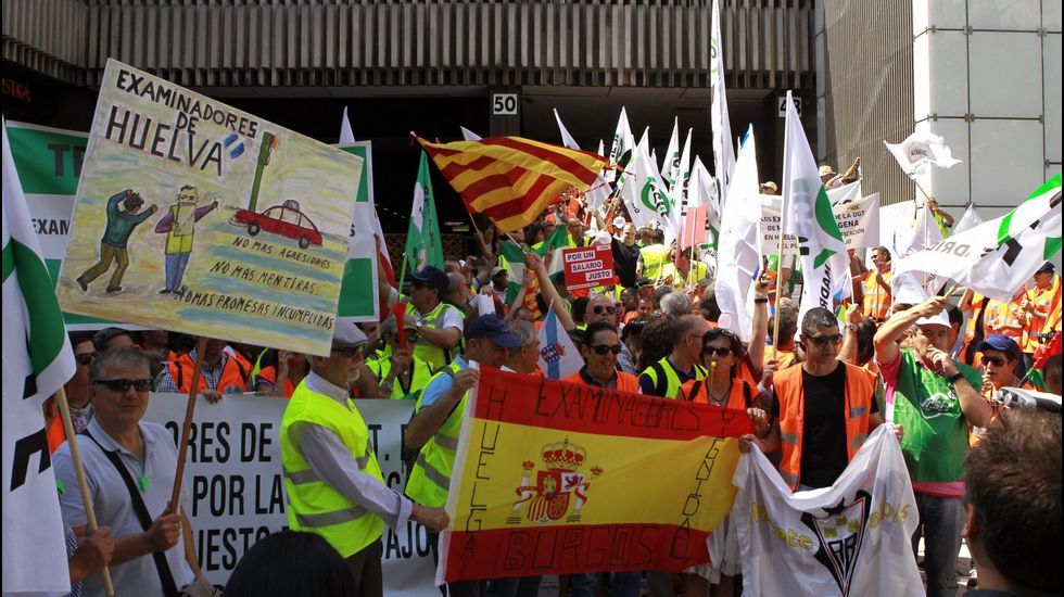 Concentración de los examinadores de tráfico, en la jornada de huelga convocada en toda España.