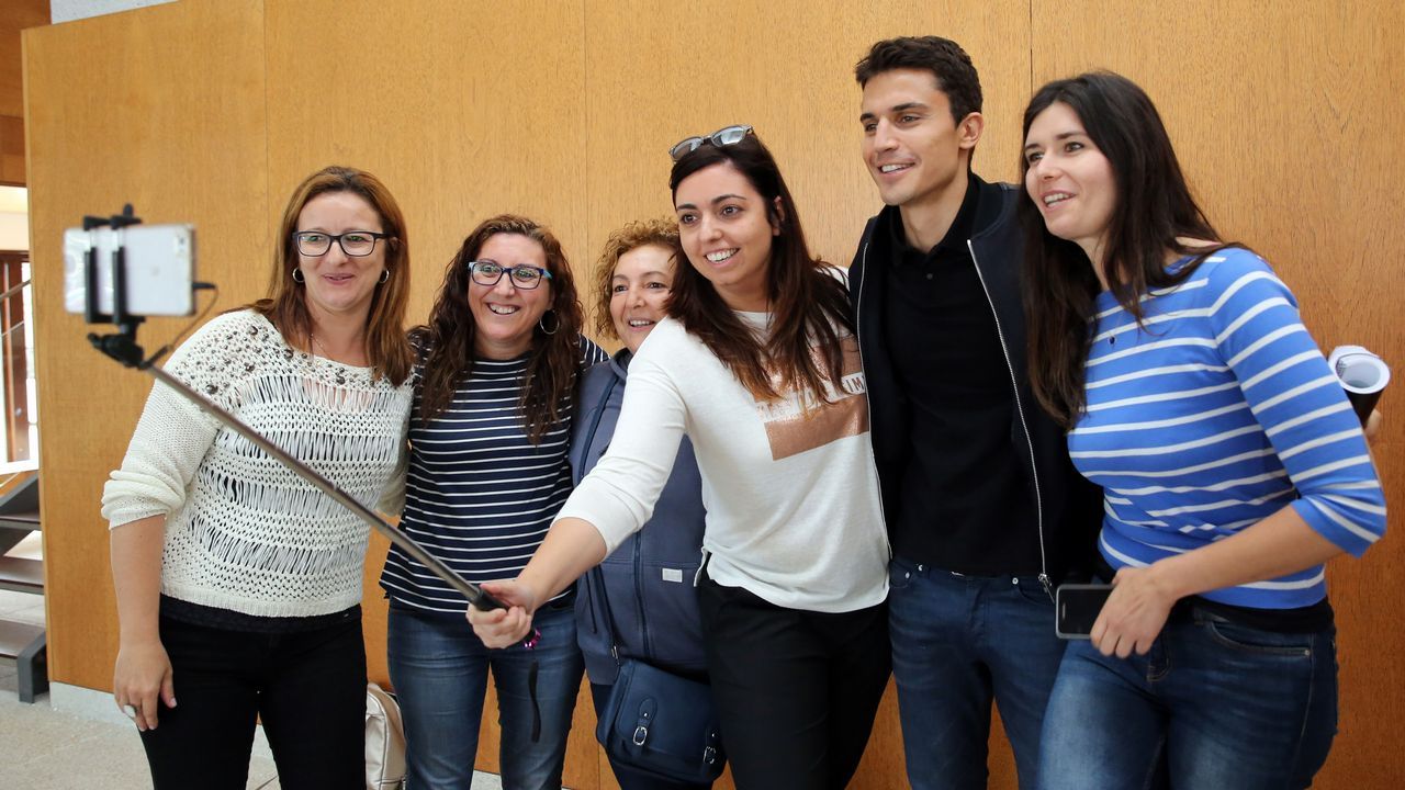 Álex González en Arousa: «Lo bien que se come aquí... ¿Se dice pulpo con cachelos, no? Es delicioso»