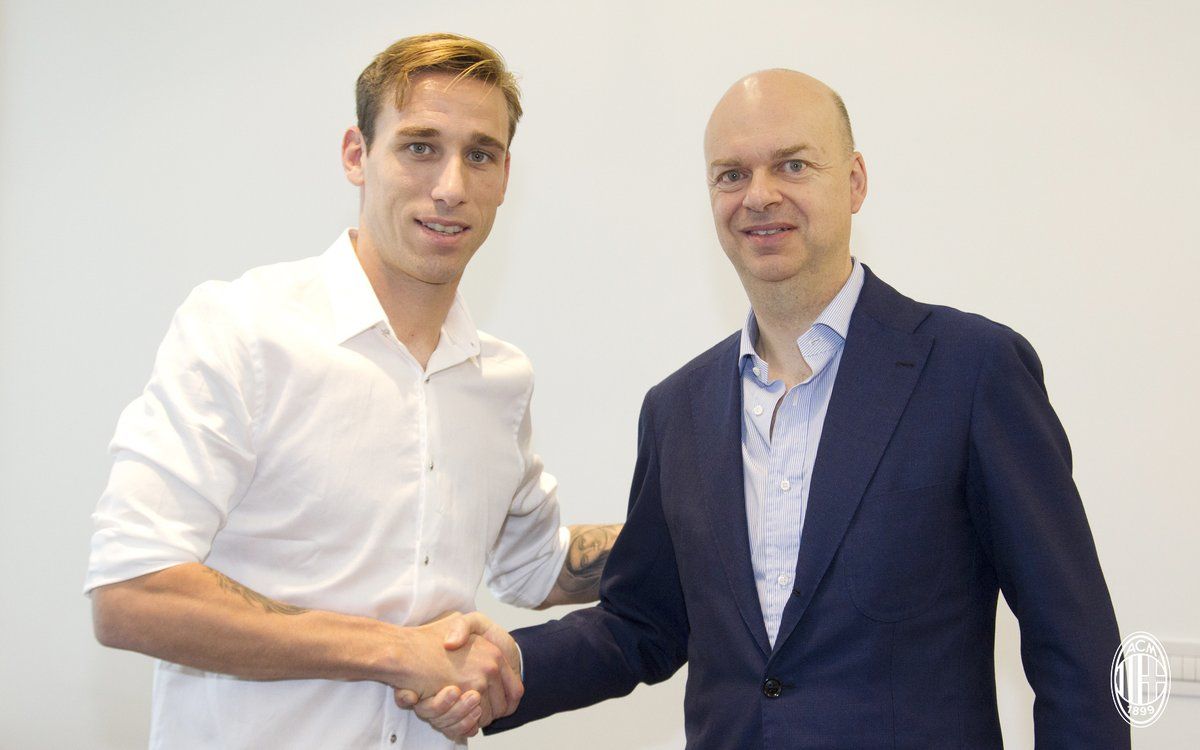 El lapsus de Lucas Biglia a su llegada a Mil&aacute;n: &laquo;Forza Lazio&raquo;