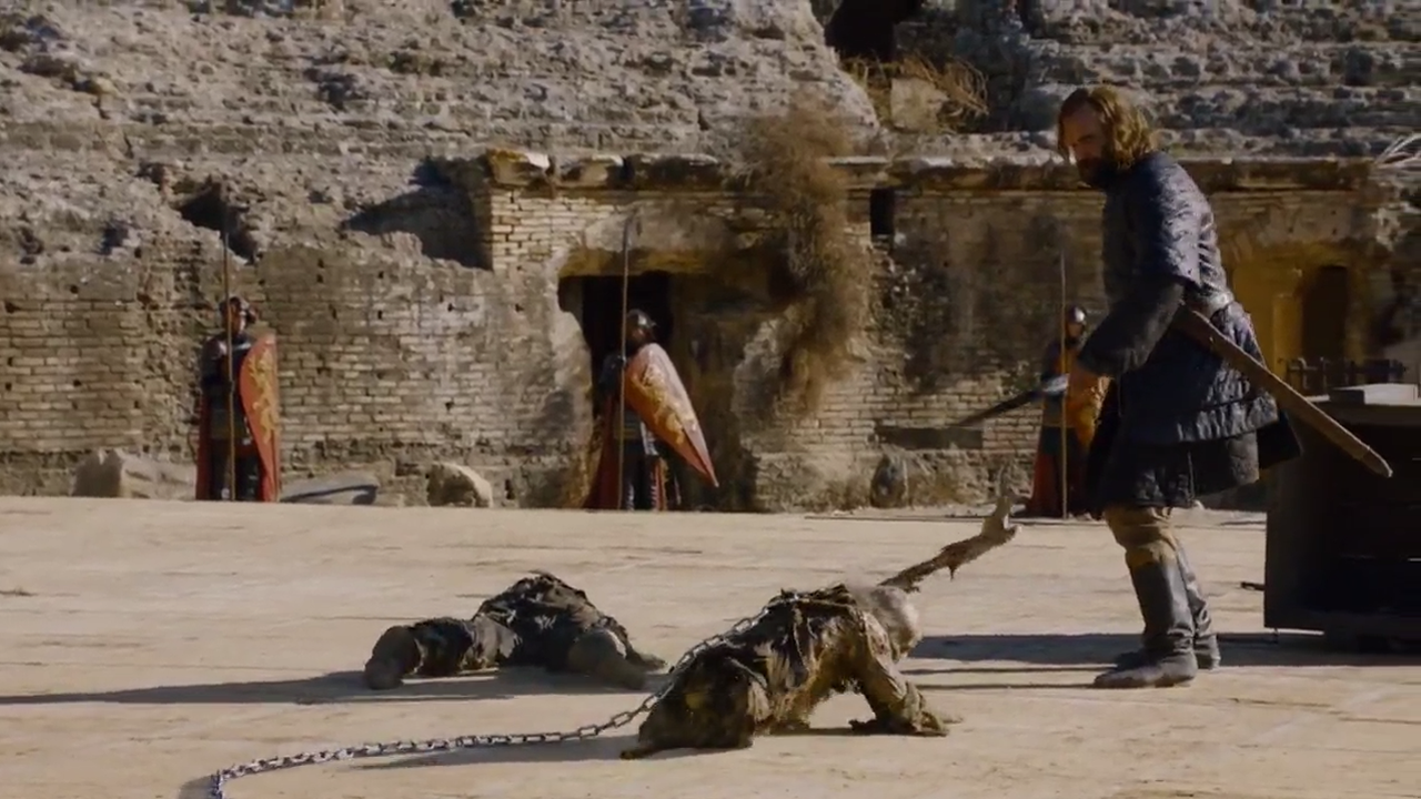 Sandor parte en dos al espectro