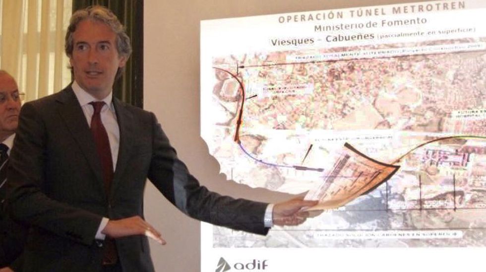 Íñigo de la Serna presenta el Plan de Vías en Gijón