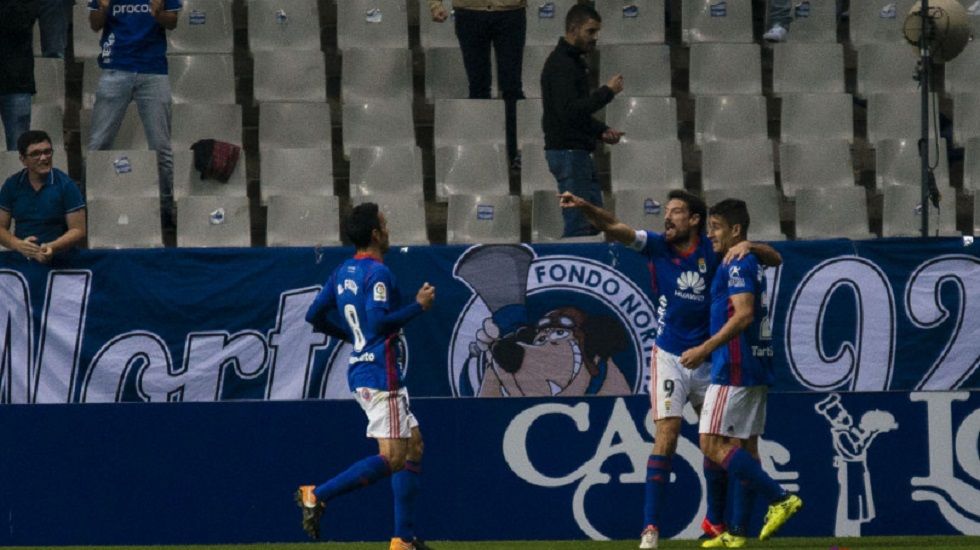 Berjon, Toche y Folch celebran el primer gol del Real Oviedo