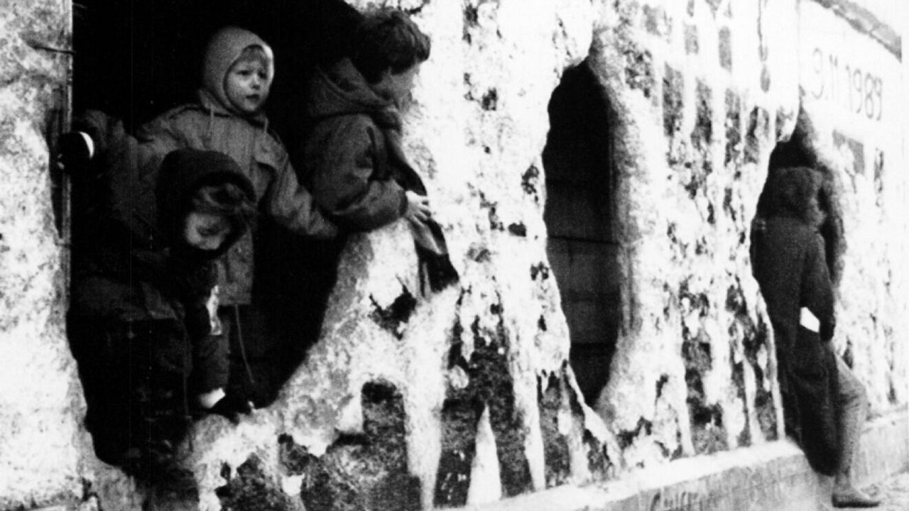 El Muro de Berlín cumple tantos días derribado como los que estuvo en pie