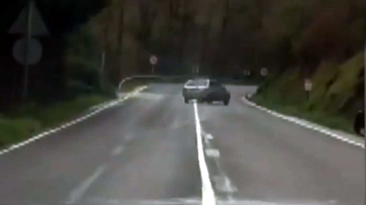 Las maniobras de un conductor ebrio en Salas