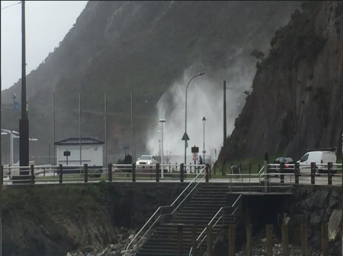 &laquo;Hugo&raquo; causa destrozos en el muelle viejo de Cudillero