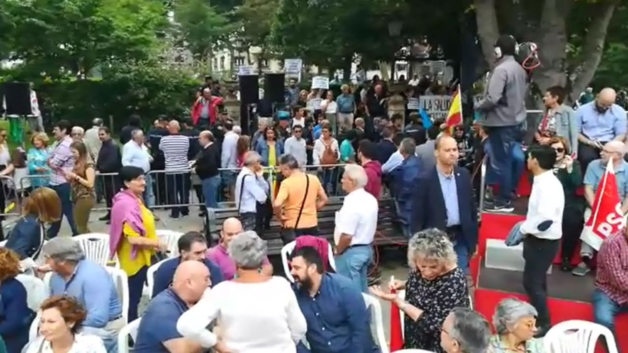 Boicot en el acto de Pedro Sánchez en Oviedo