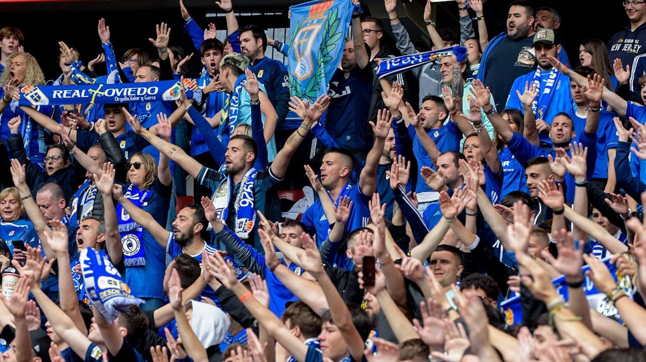 Los empleados del Real Oviedo entran andando a El Molin&oacute;n