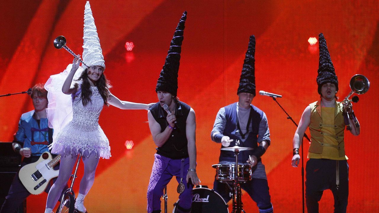 No, no es una representación teatral de «David el Gnomo», son los miembros de Zdob Si Zdub, que representaron a Moldavia en el año 2011